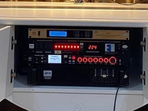 Tủ rack thiết bị âm thanh đi gọn trong tủ